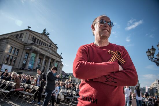 Turetsky Choir performs war songs in Berlin