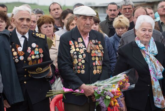 Breaking ground for Alley of Heroes in Crimea