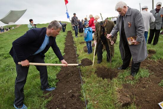 Breaking ground for Alley of Heroes in Crimea