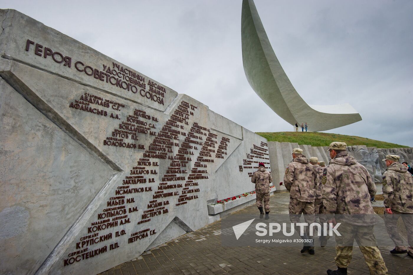 Breaking ground for Alley of Heroes in Crimea