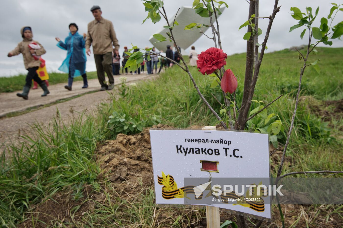 Breaking ground for Alley of Heroes in Crimea