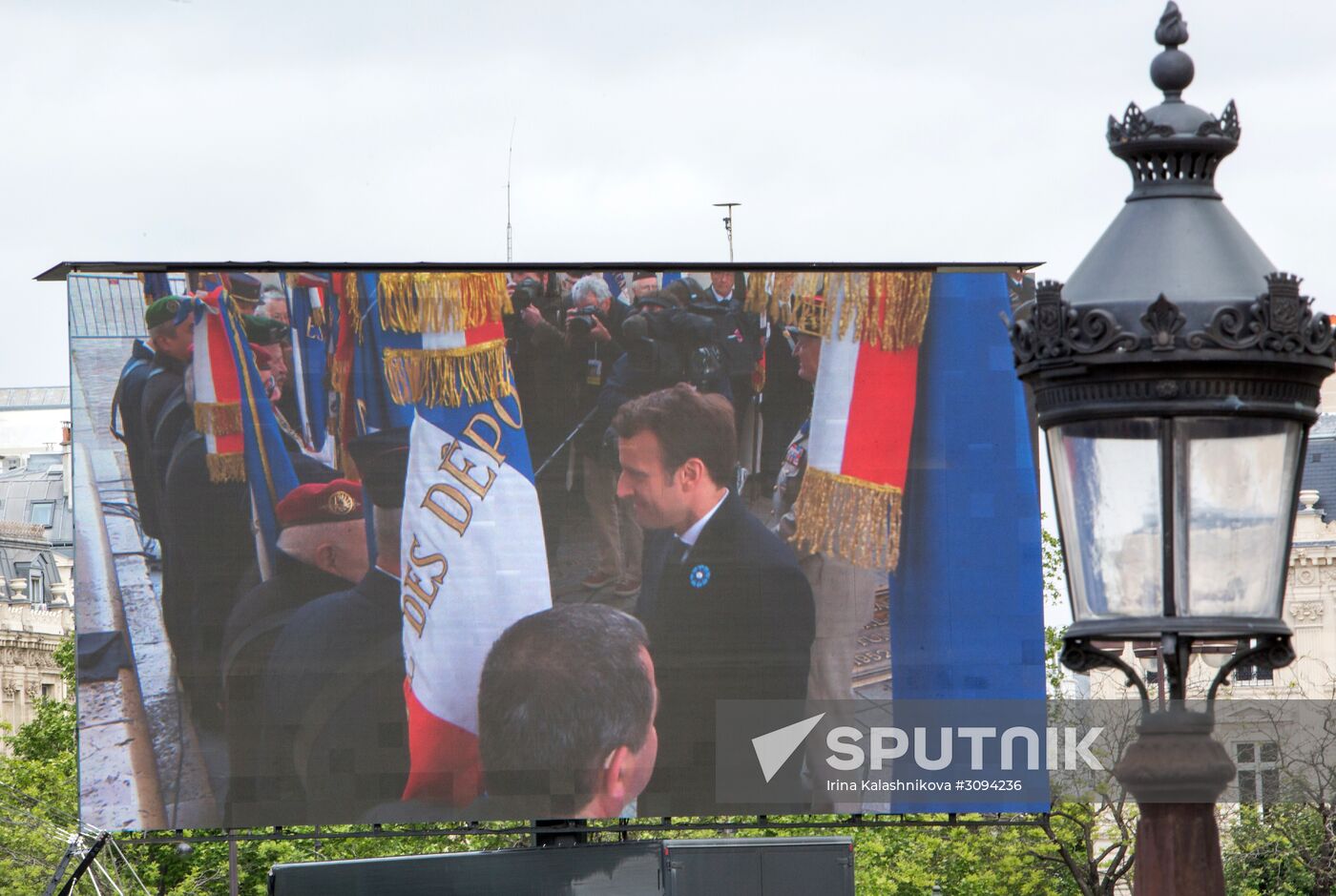 French President Francois Hollande and President-elect Emmanuel Macron at the ceremony marking 72nd anniversary of victory over Nazi Germany