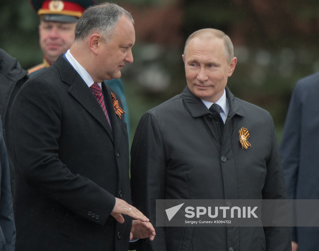 President Vladimir Putin, Prime Minister Medvedev lay flowers at the Tomb of the Unknown Soldier