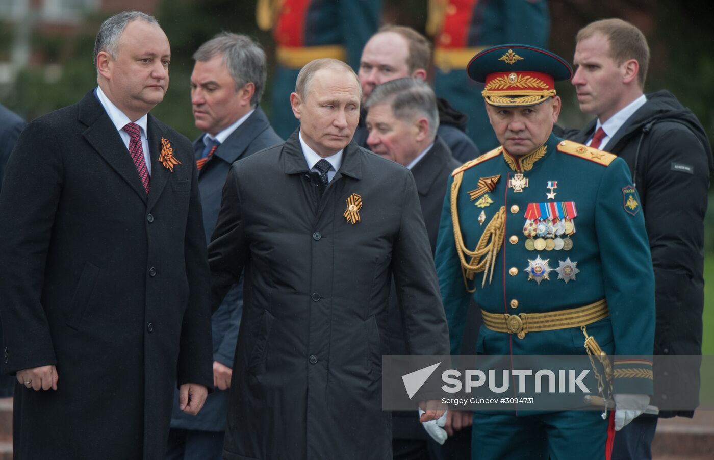 President Vladimir Putin, Prime Minister Medvedev lay flowers at the Tomb of the Unknown Soldier