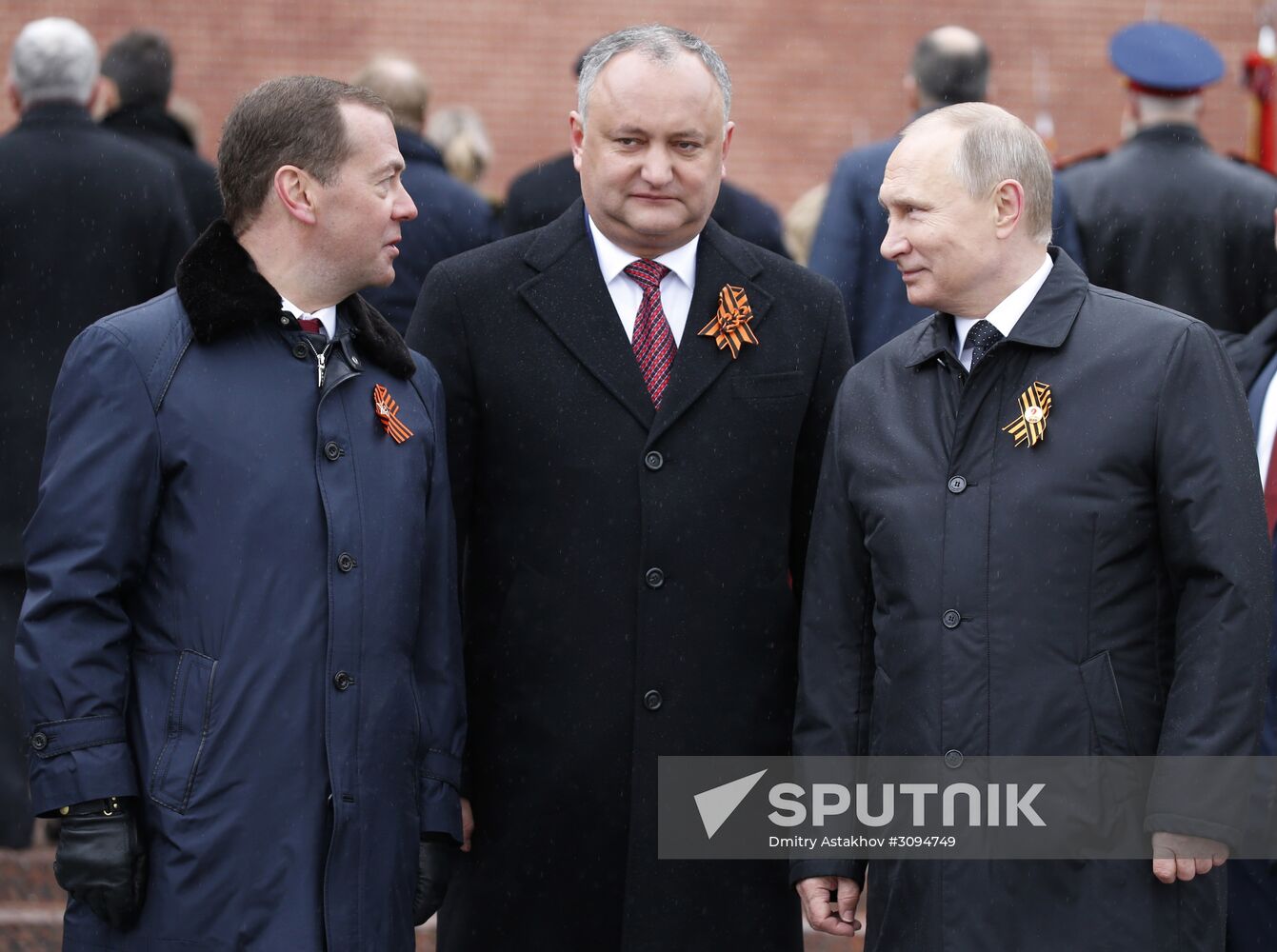 President Vladimir Putin, Prime Minister Medvedev lay wreath at the Tomb of the Unknown Soldier