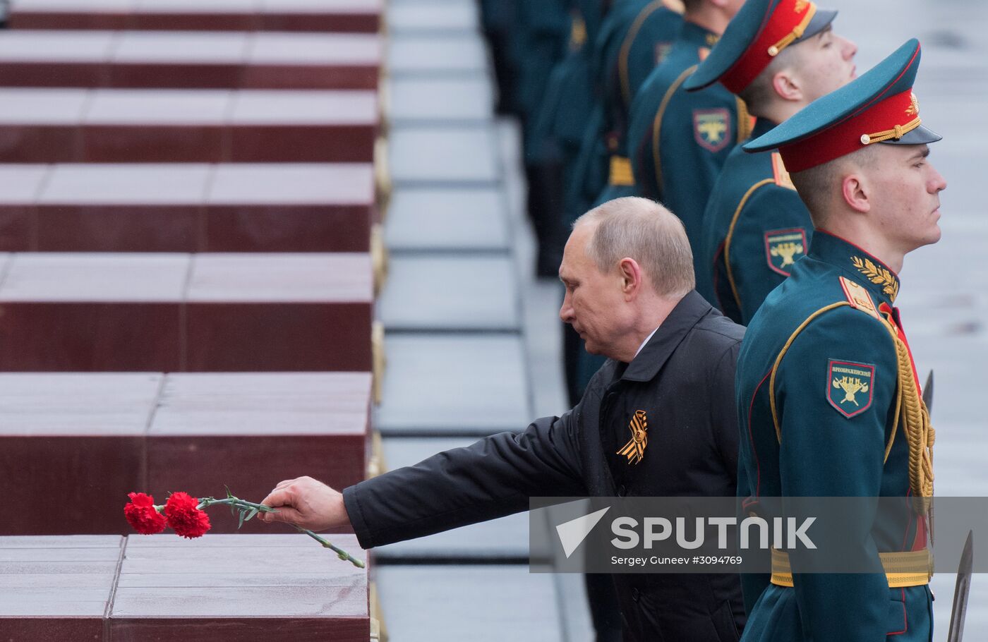 President Vladimir Putin, Prime Minister Medvedev lay wreath at the Tomb of the Unknown Soldier