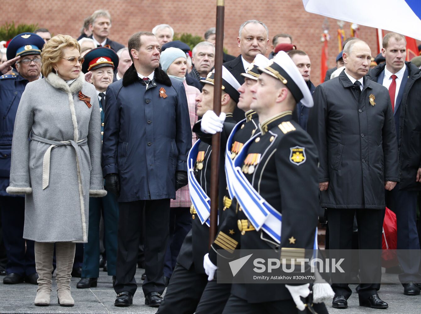 President Vladimir Putin, Prime Minister Medvedev lay wreath at the Tomb of the Unknown Soldier