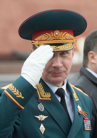 President Vladimir Putin, Prime Minister Medvedev lay wreath at the Tomb of the Unknown Soldier