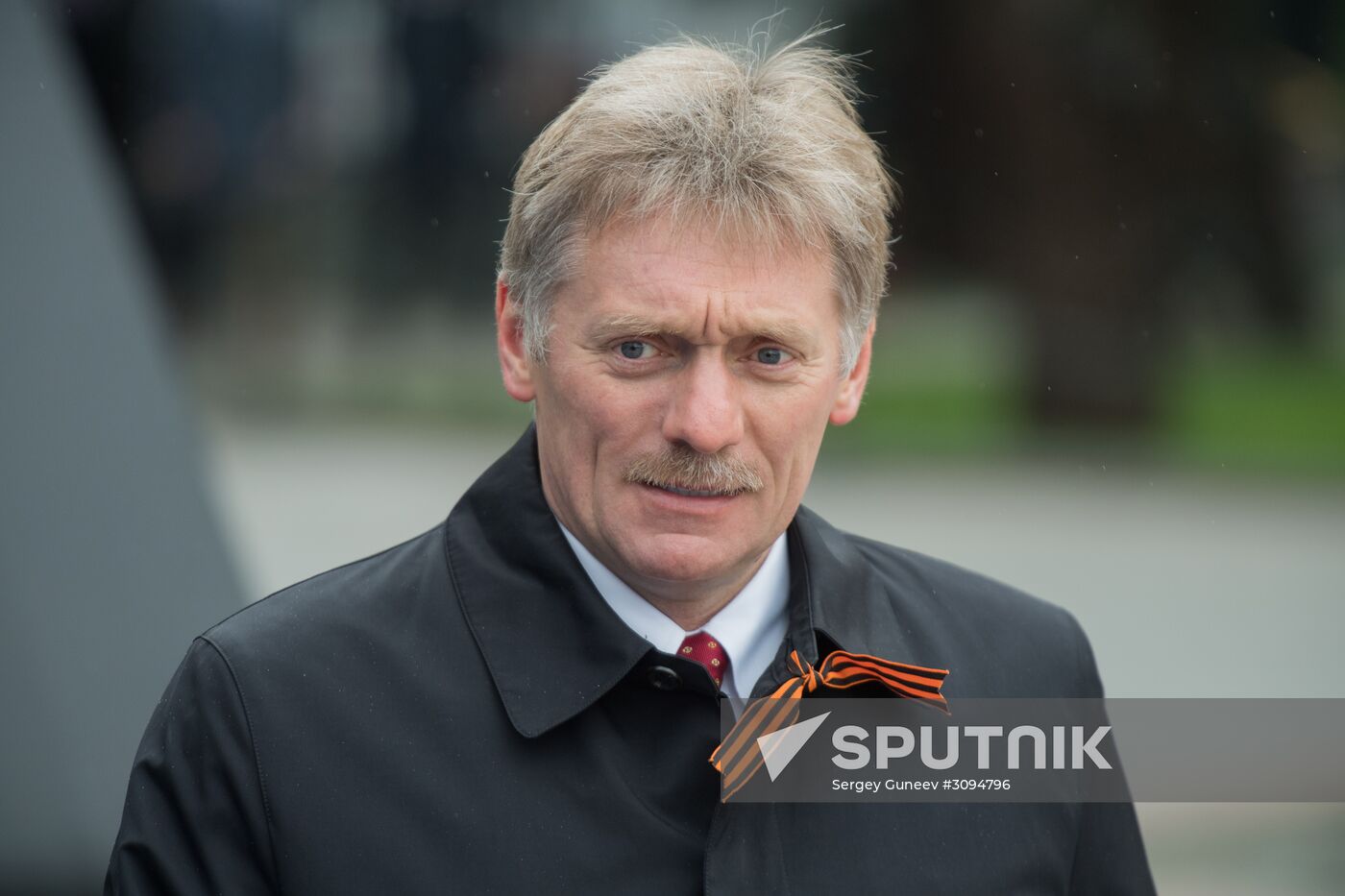 President Vladimir Putin, Prime Minister Medvedev lay wreath at the Tomb of the Unknown Soldier