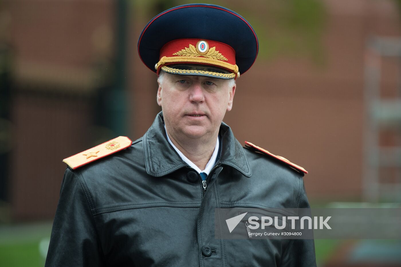 President Vladimir Putin, Prime Minister Medvedev lay wreath at the Tomb of the Unknown Soldier