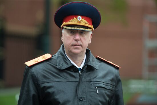 President Vladimir Putin, Prime Minister Medvedev lay wreath at the Tomb of the Unknown Soldier