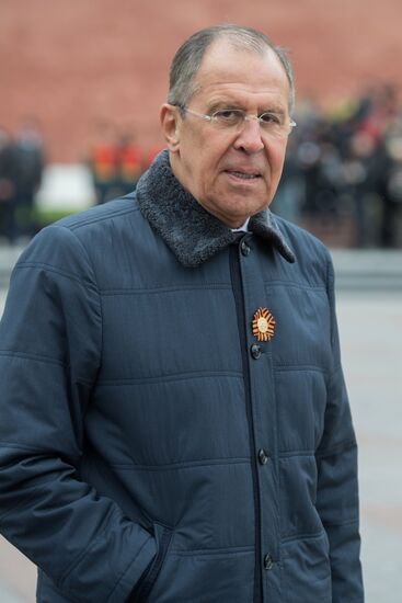 President Vladimir Putin, Prime Minister Medvedev lay wreath at the Tomb of the Unknown Soldier