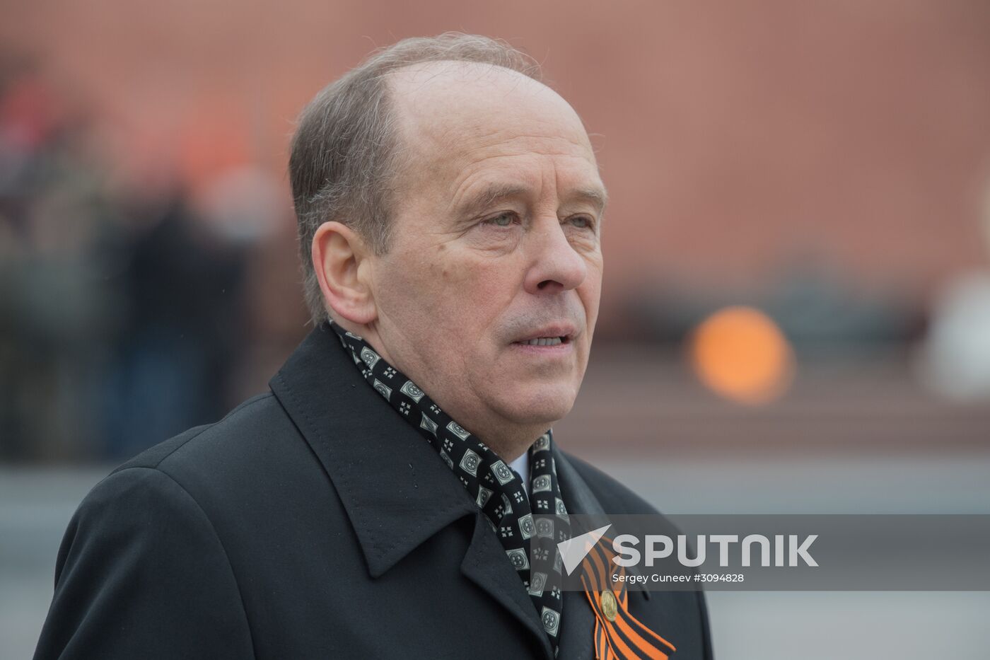 President Vladimir Putin, Prime Minister Medvedev lay wreath at the Tomb of the Unknown Soldier