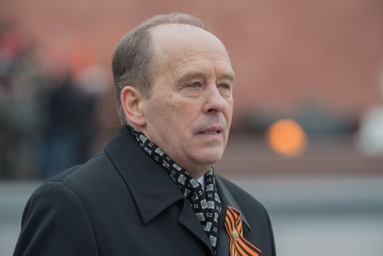 President Vladimir Putin, Prime Minister Medvedev lay wreath at the Tomb of the Unknown Soldier