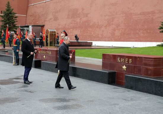 President Vladimir Putin, Prime Minister Medvedev lay flowers at the Tomb of the Unknown Soldier