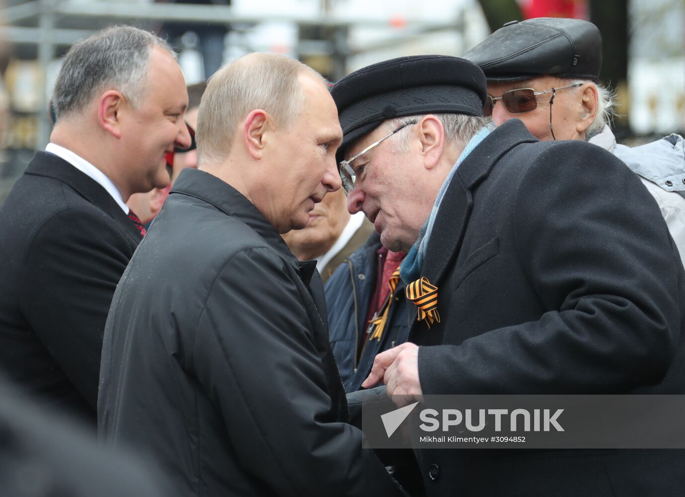 President Vladimir Putin, Prime Minister Medvedev lay flowers at the Tomb of the Unknown Soldier