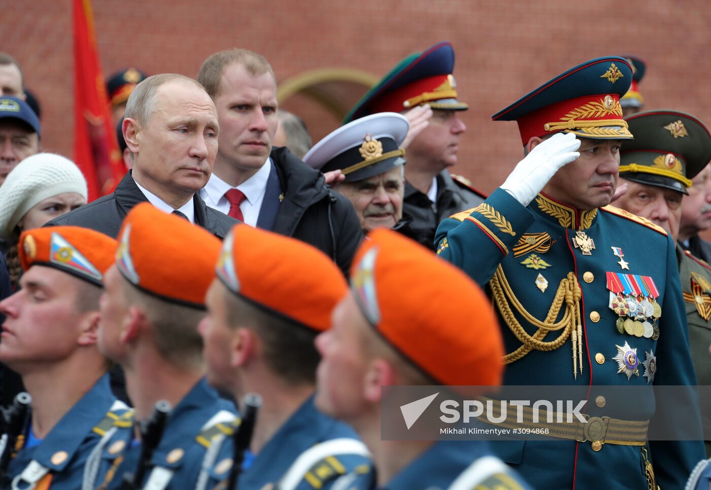 President Vladimir Putin, Prime Minister Medvedev lay flowers at the Tomb of the Unknown Soldier