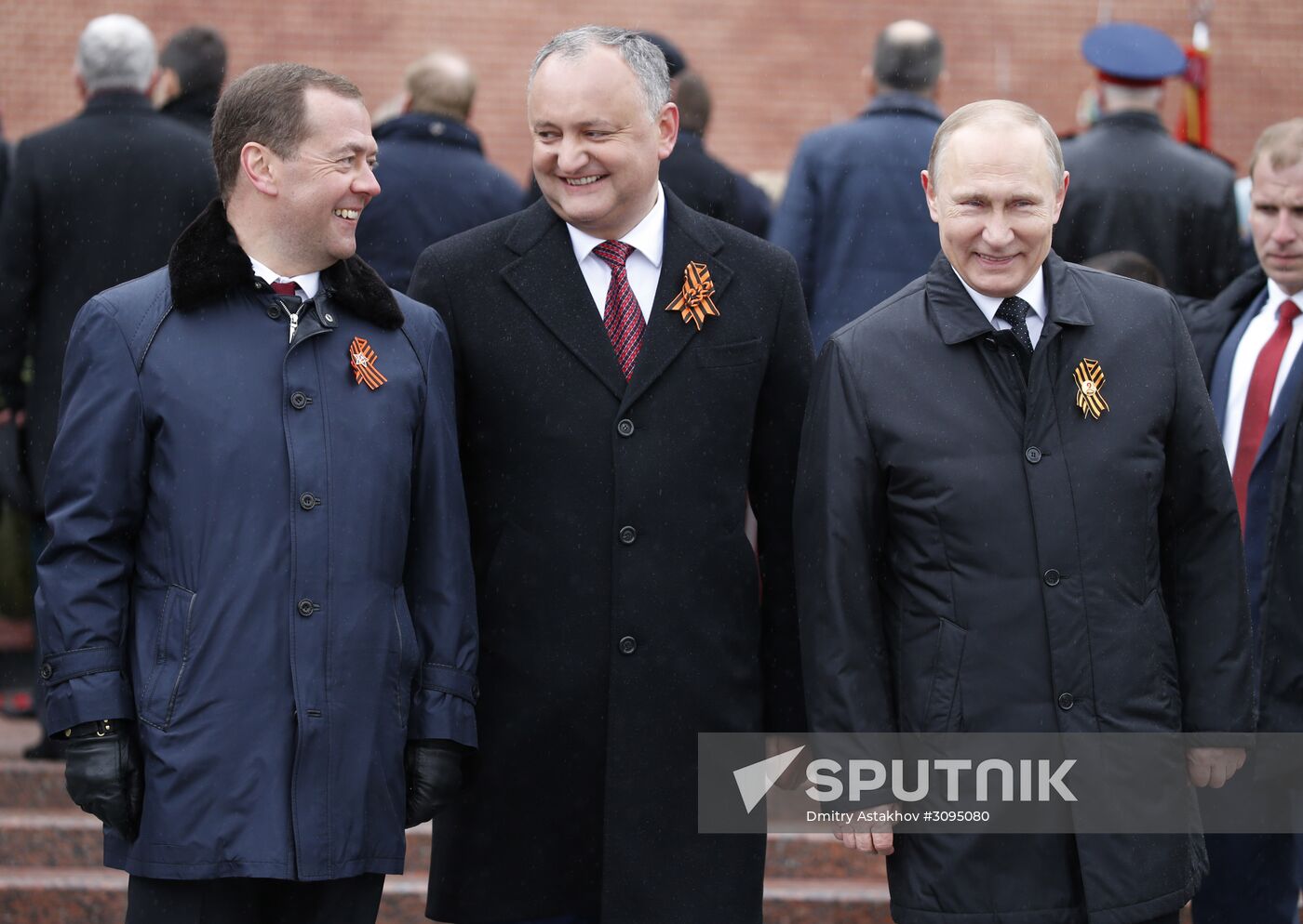 President Vladimir Putin, Prime Minister Medvedev lay flowers at the Tomb of the Unknown Soldier