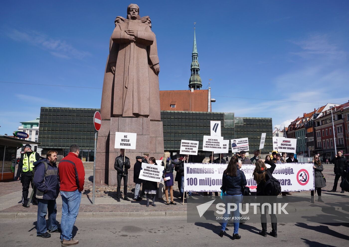 Radicals protest against Victory Day celebrations in Riga
