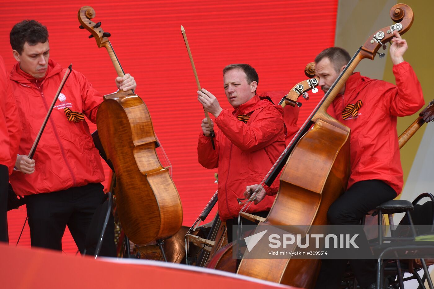 Mariinsky Theater's symphonic orchestra performs on Poklonnaya Hill