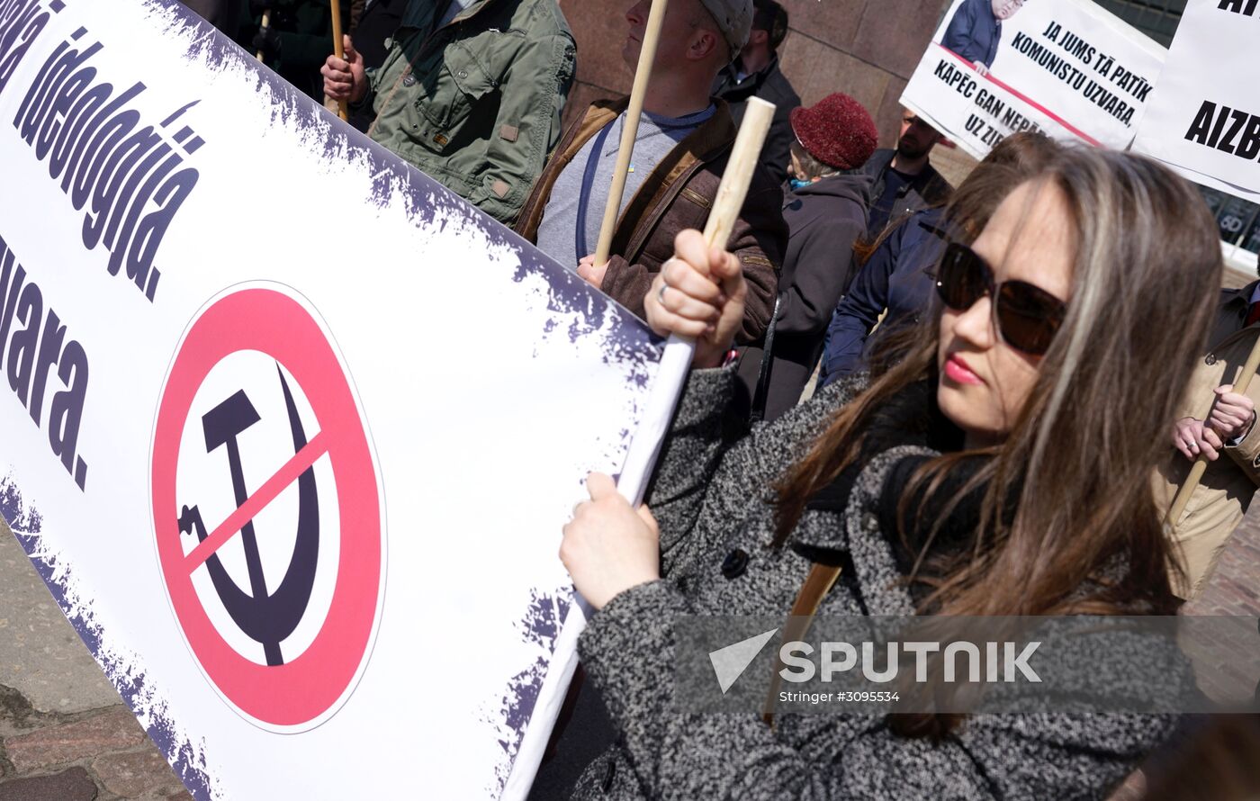Radicals protest against Victory Day celebrations in Riga