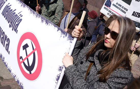 Radicals protest against Victory Day celebrations in Riga