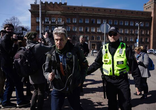 Radicals protest against Victory Day celebrations in Riga