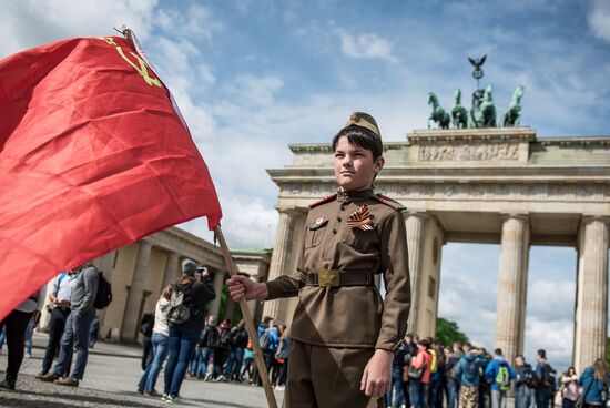 Immortal Regiment march abroad