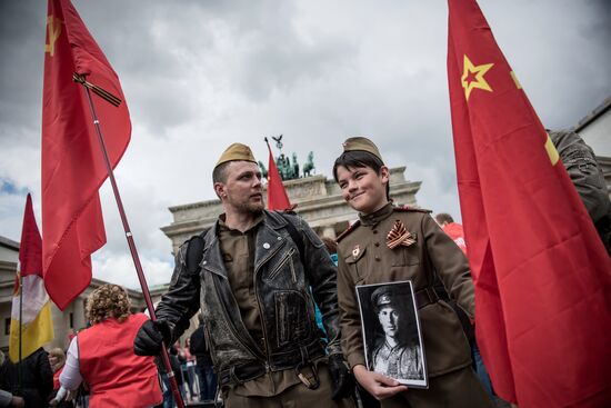 Immortal Regiment march abroad