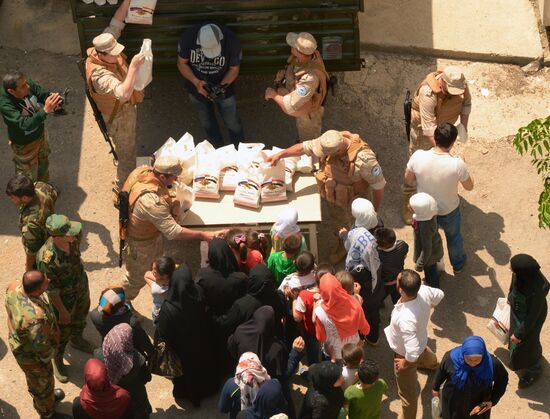 Russian humanitarian aid is distributed at Ras al-Bassit refugee camp
