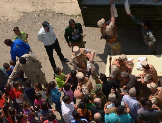 Russian humanitarian aid is distributed at Ras al-Bassit refugee camp