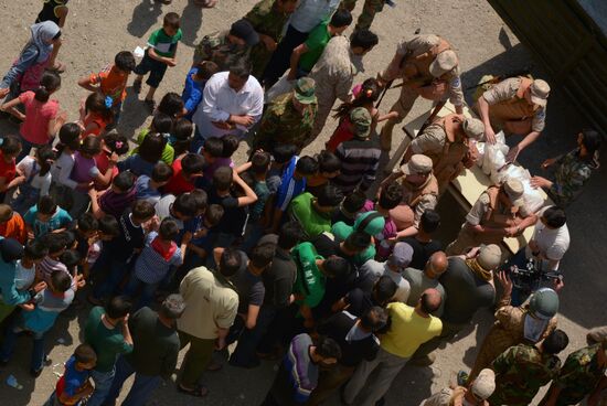 Russian humanitarian aid is distributed at Ras al-Bassit refugee camp