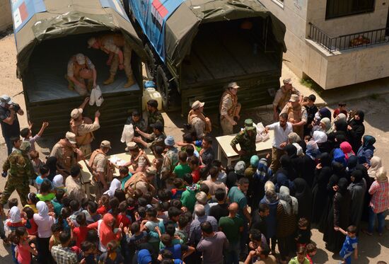 Russian humanitarian aid is distributed at Ras al-Bassit refugee camp