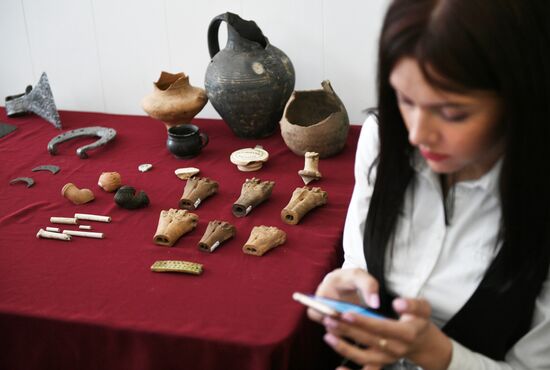 Display of archaeological artifacts discovered during Moscow redevelopment