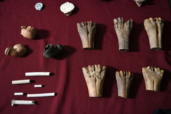 Display of archaeological artifacts discovered during Moscow redevelopment