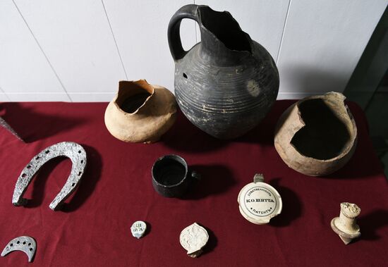 Display of archeological artifacts found under the improvement program in Moscow