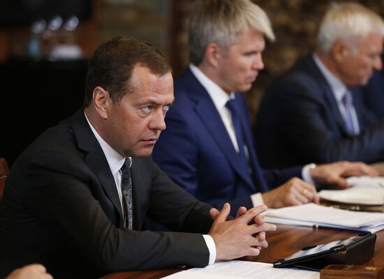 PM Medvedev holds meeting of Board of Trustees of Russian Olympians Foundation