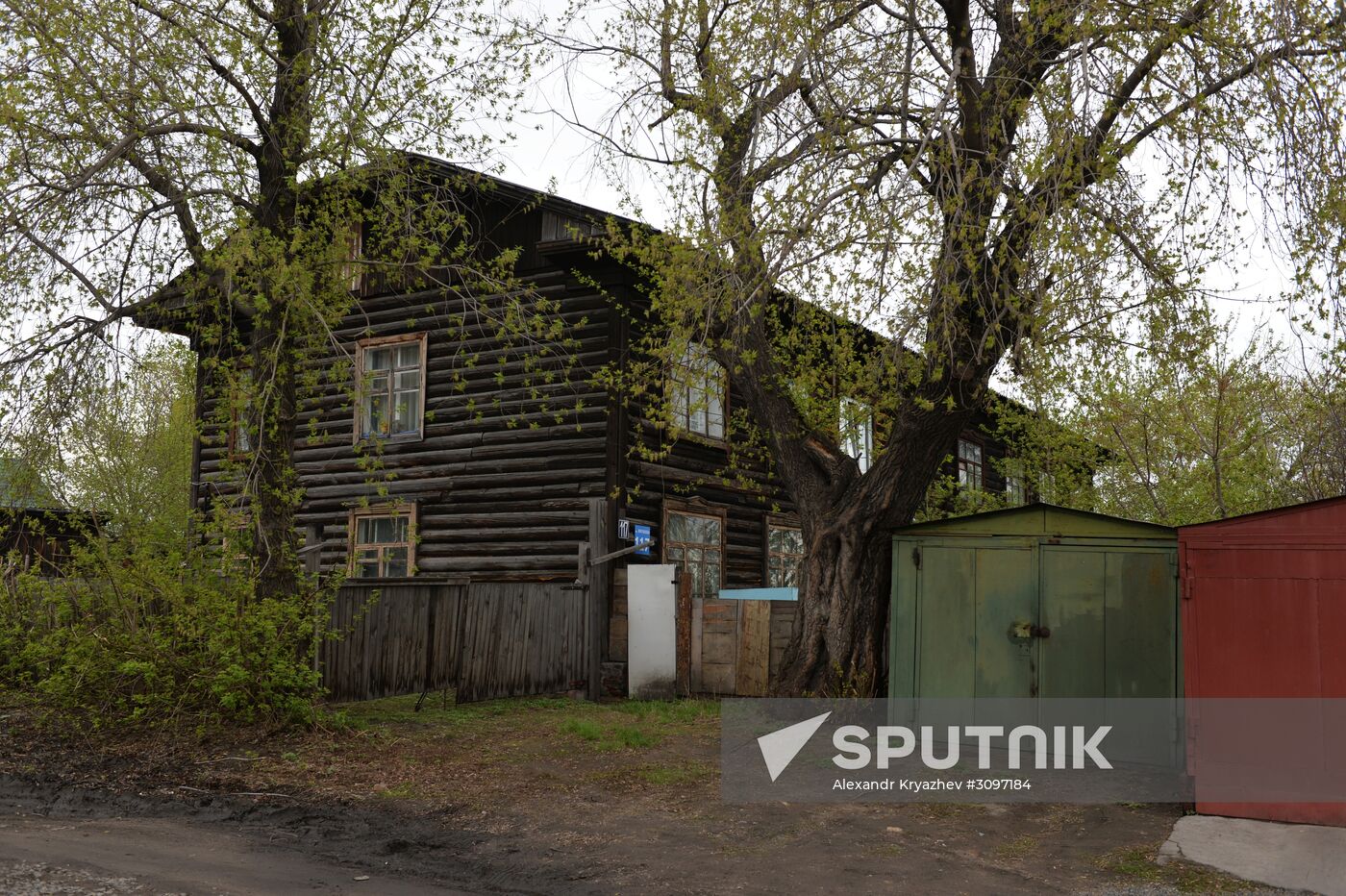 Demolition of dilapidated housing in Novosibirsk