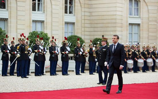 Emmanuel Macron inaugurated as French President