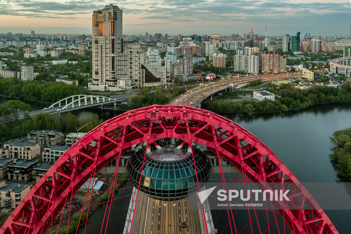 Zhivopisny Bridge in northwest Moscow