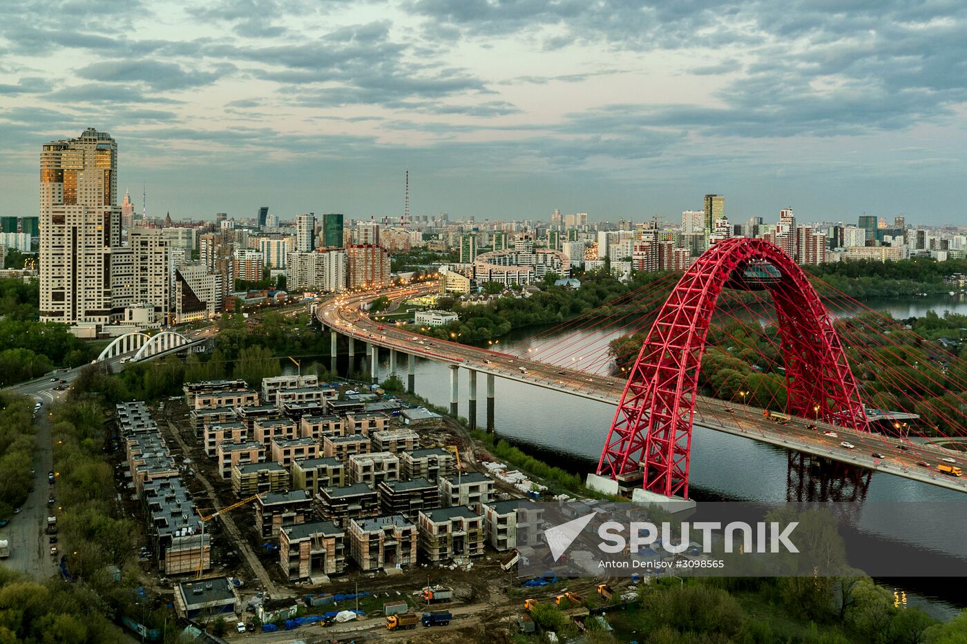 Zhivopisny Bridge in northwest Moscow