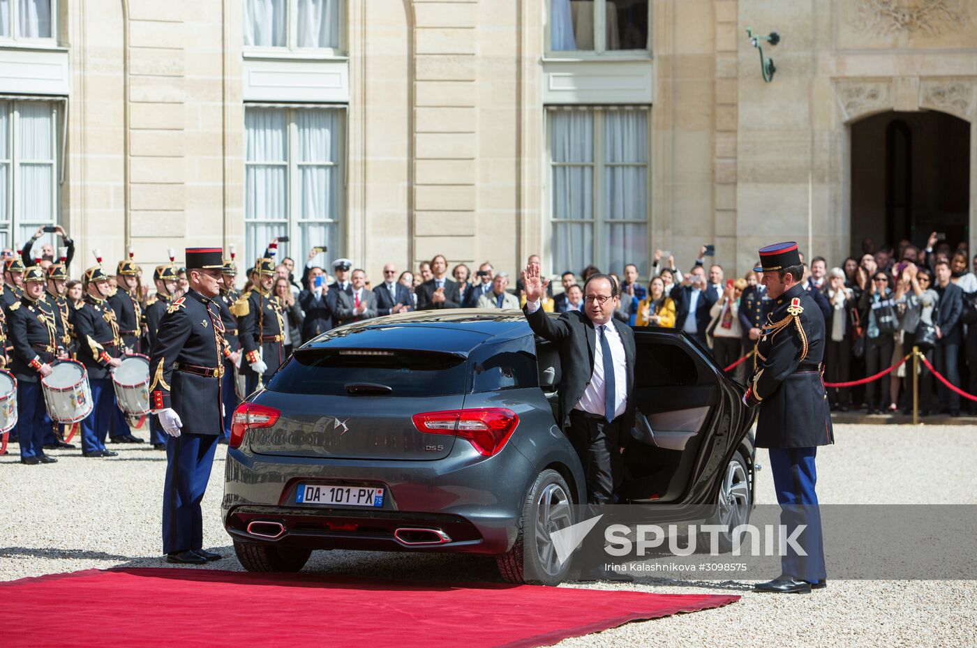 Emmanuel Macron inaugurated as French President