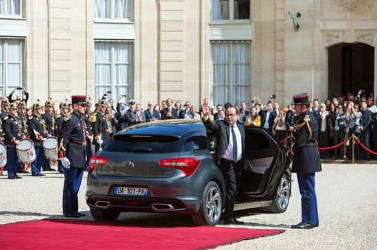 Emmanuel Macron inaugurated as French President