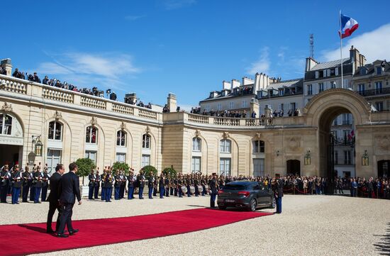Emmanuel Macron inaugurated as French President