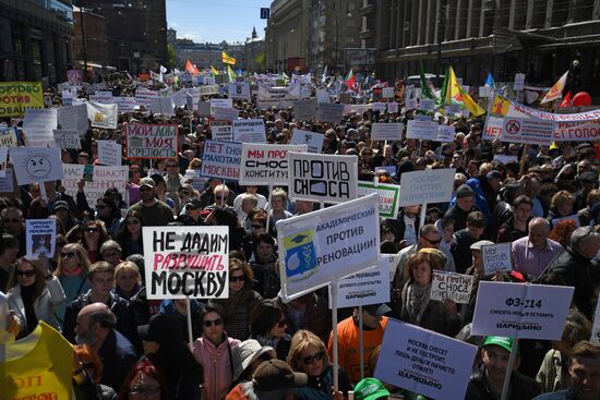 Rally against demolition of Khrushchev-era five-story buildings in Moscow