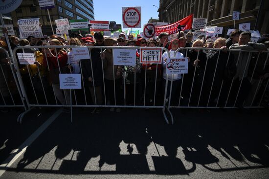 Rally against demolition of Khrushchev-era five-story buildings in Moscow