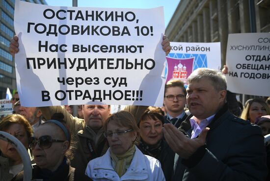 Rally against demolition of Khrushchev-era five-story buildings in Moscow