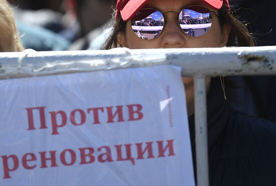 Rally against demolition of Khrushchev-era five-story buildings in Moscow