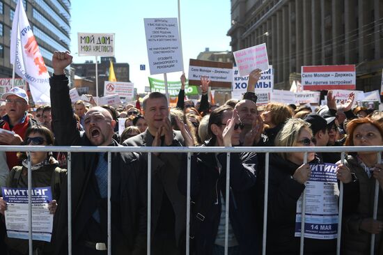 Rally against demolition of Khrushchev-era five-story buildings in Moscow