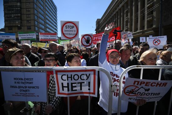 Rally against demolition of Khrushchev-era five-story buildings in Moscow